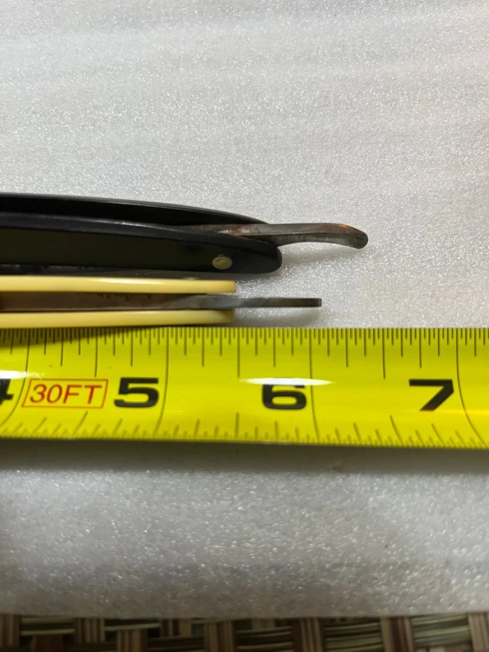 Straight Razor with Yellow Handle - Picture 5 of 6